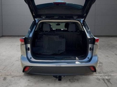 Used 2022 Toyota Highlander XLE AWD/4WD image 50