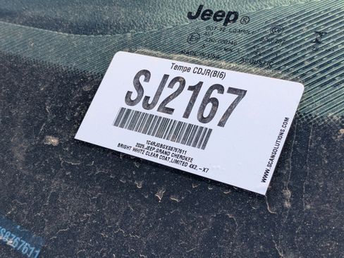 New 2025 Jeep Grand Cherokee Limited image 23