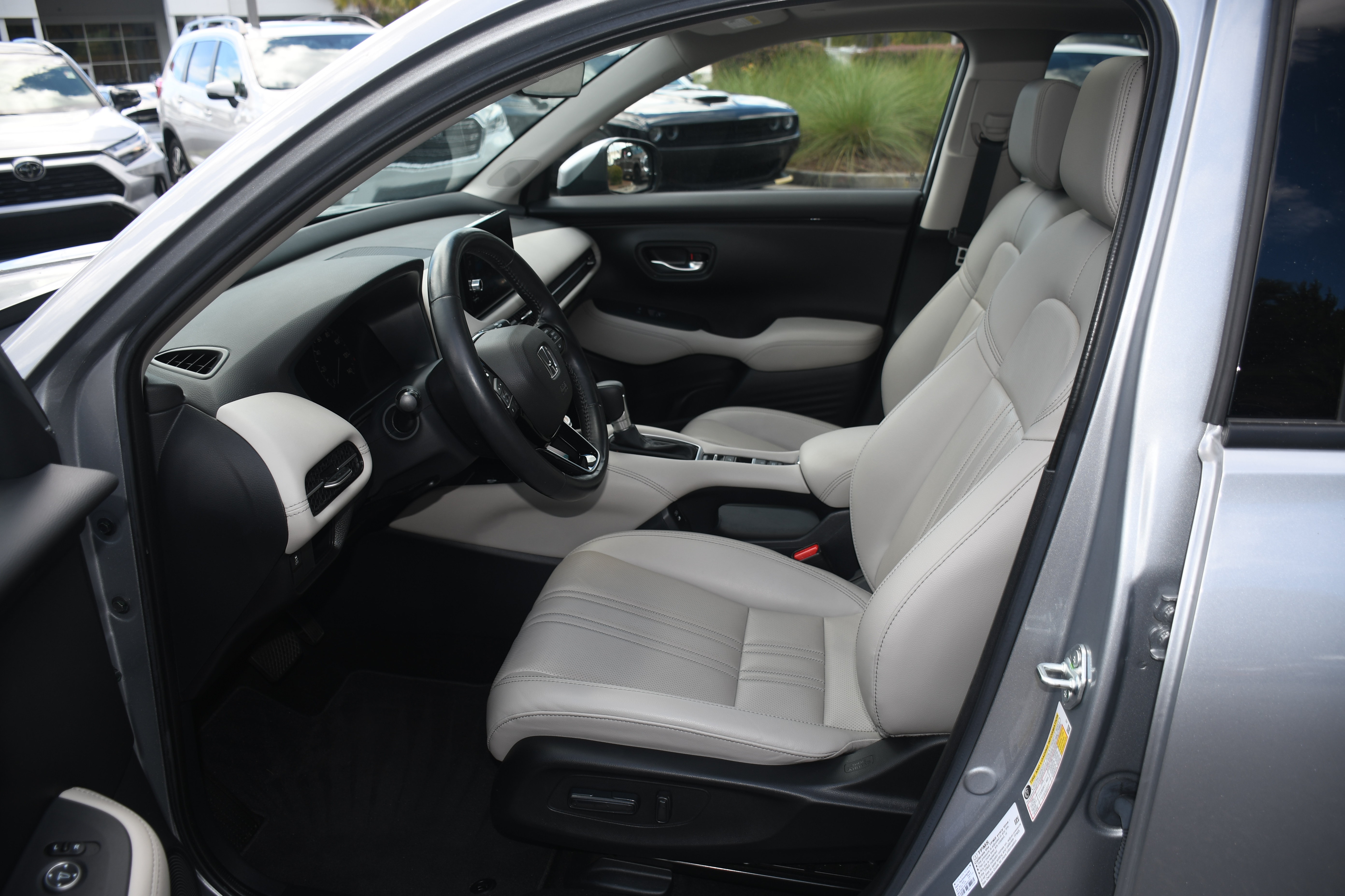 Used 2025 Honda HR-V EX-L image 8