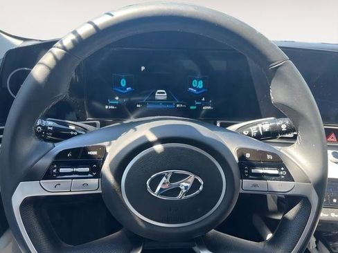 Used 2023 Hyundai Elantra Limited w/ Preferred Accessory Package FWD image 11