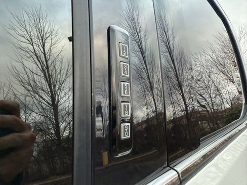 Used 2022 Ford F150 Limited image 11