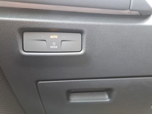 New 2026 Volkswagen Tiguan SE image 16