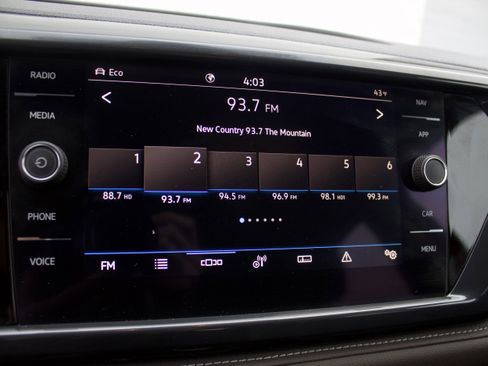 Used 2022 Volkswagen Taos SEL image 21