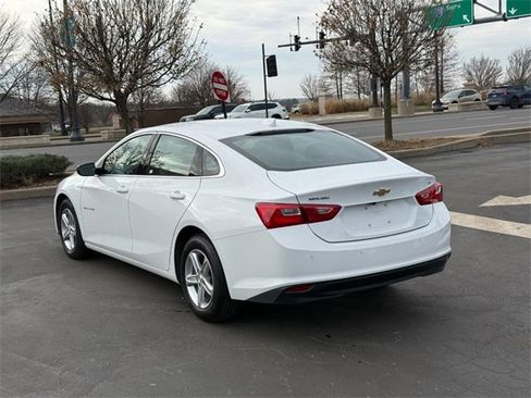 Used 2024 Chevrolet Malibu LT image 3