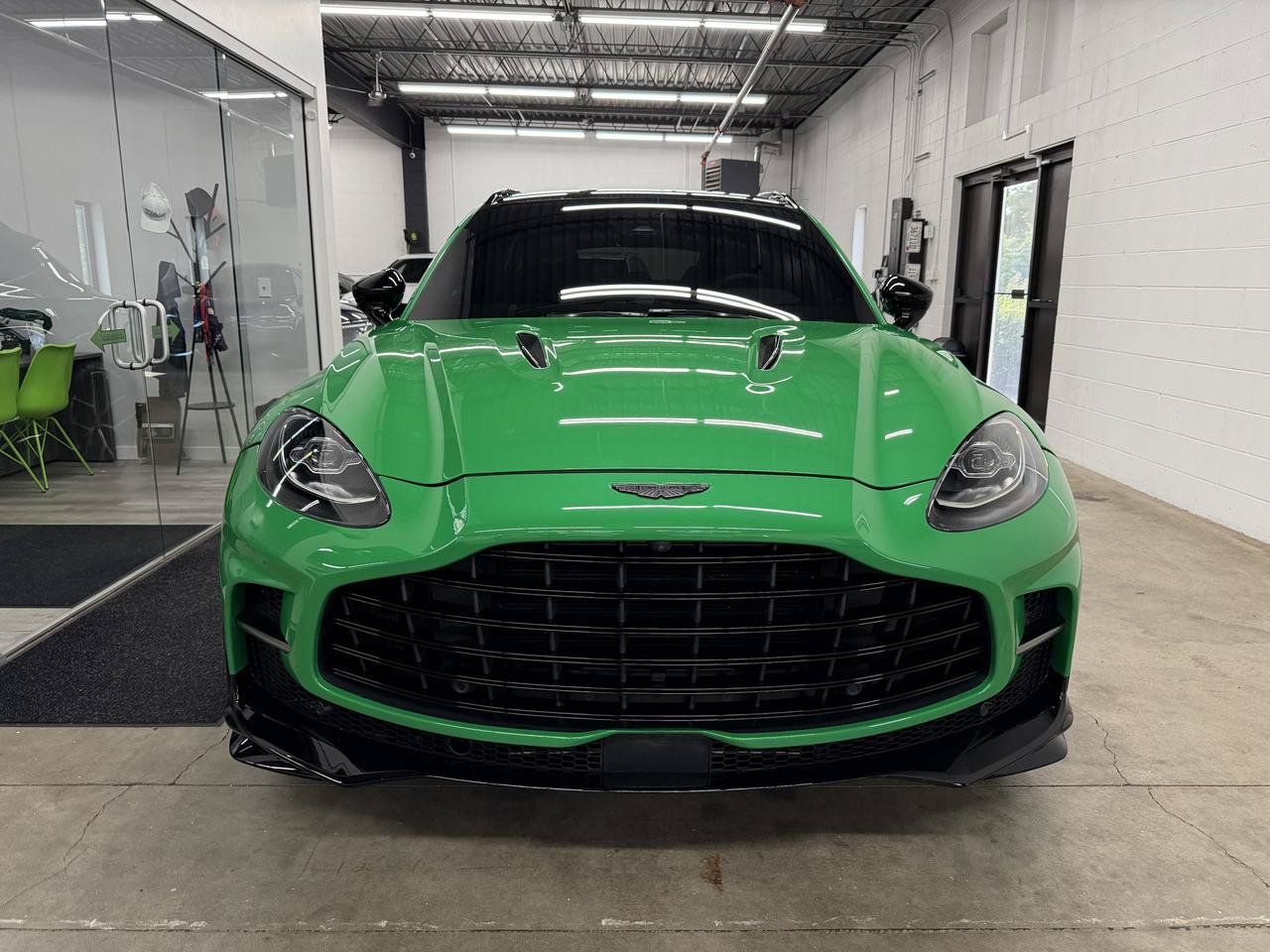 Used 2025 Aston Martin DBX 707 AWD/4WD image 2