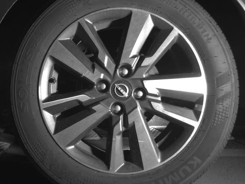 Used 2025 Nissan Versa SV FWD image 14