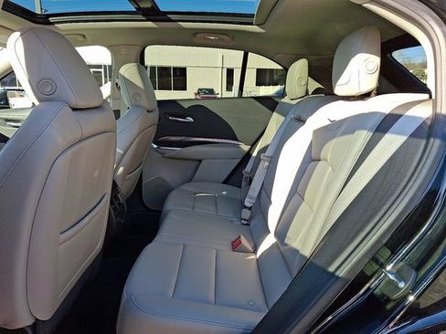 Used 2023 Cadillac XT4 Luxury w/ Cold Weather Package image 12