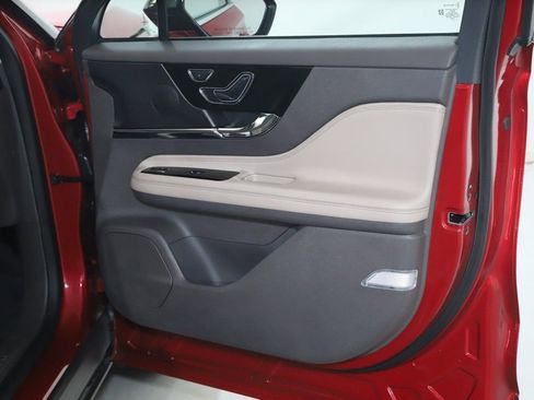 Certified 2024 Lincoln Corsair AWD image 33