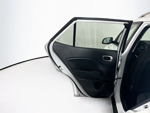Used 2023 Hyundai Venue SEL image 27