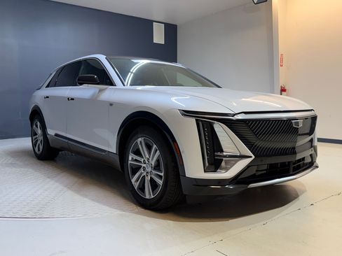Certified 2024 Cadillac Lyriq Tech w/ Driver Assist Package RWD image 21