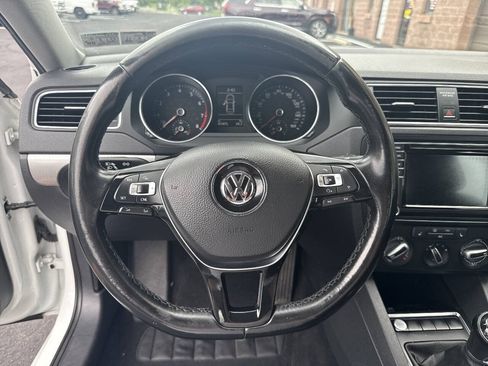 Used 2017 Volkswagen Jetta SE FWD image 35
