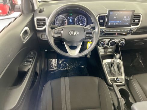 Used 2022 Hyundai Venue SEL image 21