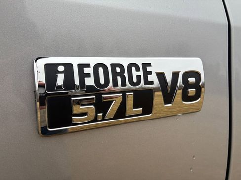 Used 2017 Toyota Tundra SR5 w/ SR5 Upgrade Package image 34