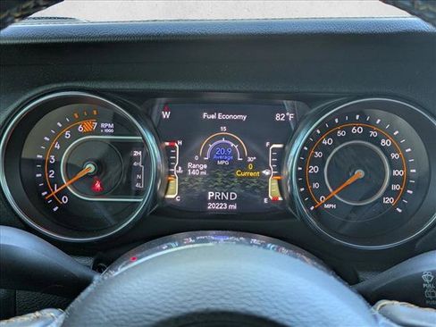Used 2023 Jeep Wrangler Unlimited Sahara AWD/4WD image 4