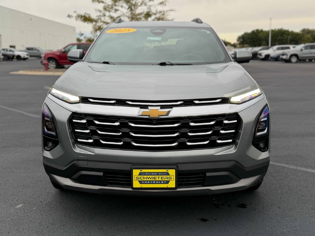 Used 2025 Chevrolet Equinox LT w/ Convenience Package II AWD/4WD image 2