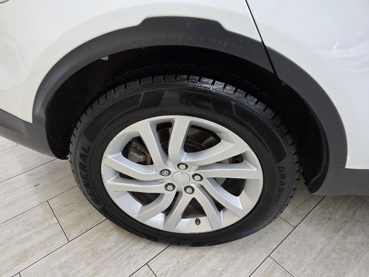 Used 2019 Land Rover Discovery SE AWD/4WD image 44