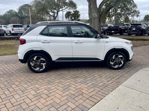 Used 2025 Hyundai Venue Limited image 7