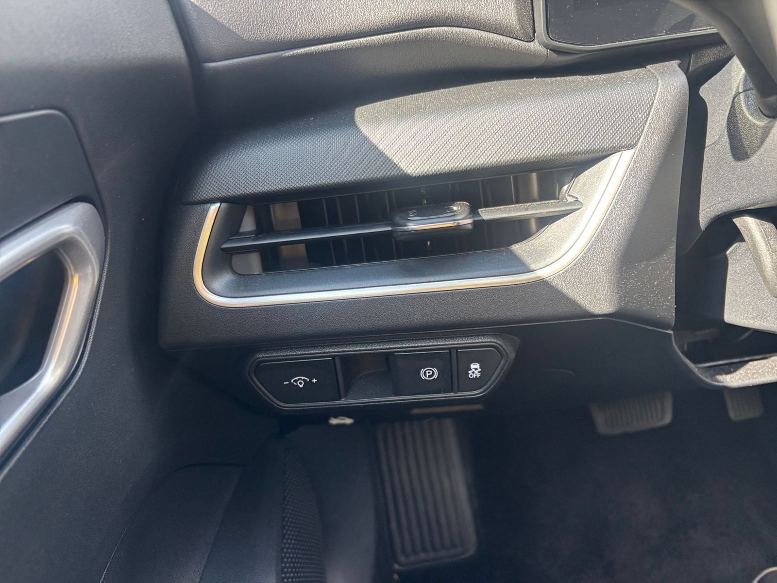 Used 2026 Kia K4 FWD image 32