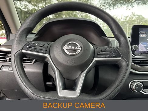Used 2025 Nissan Altima 2.5 SV FWD image 9