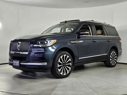 Used 2022 Lincoln Navigator Reserve image 2
