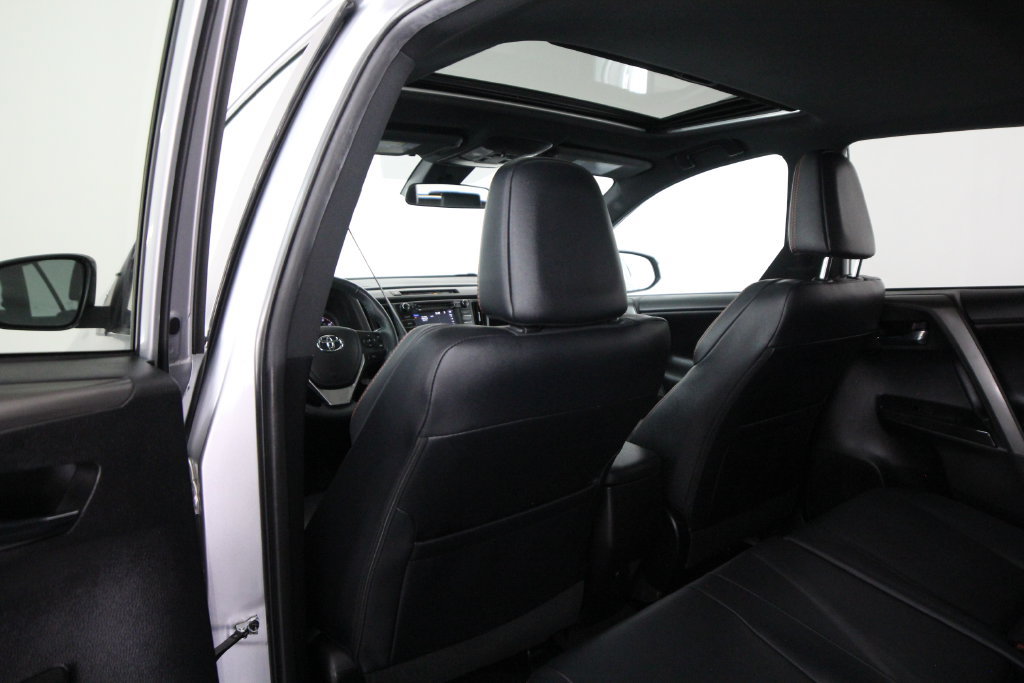 Used 2017 Toyota RAV4 SE AWD/4WD image 38