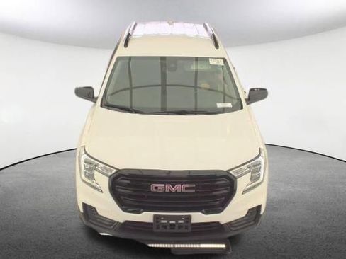 Used 2023 GMC Terrain SLE w/ Driver Convenience Package image 2