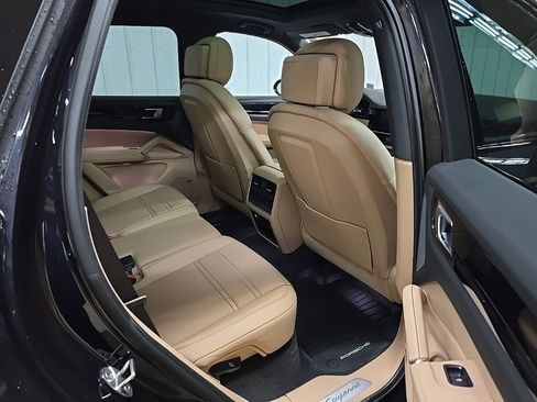 Used 2022 Porsche Cayenne image 18