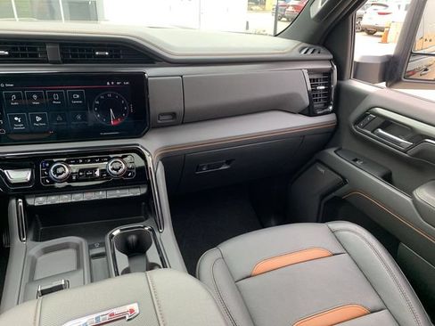 Used 2024 GMC Sierra 2500 AT4 w/ AT4 Premium Plus Package AWD/4WD image 14