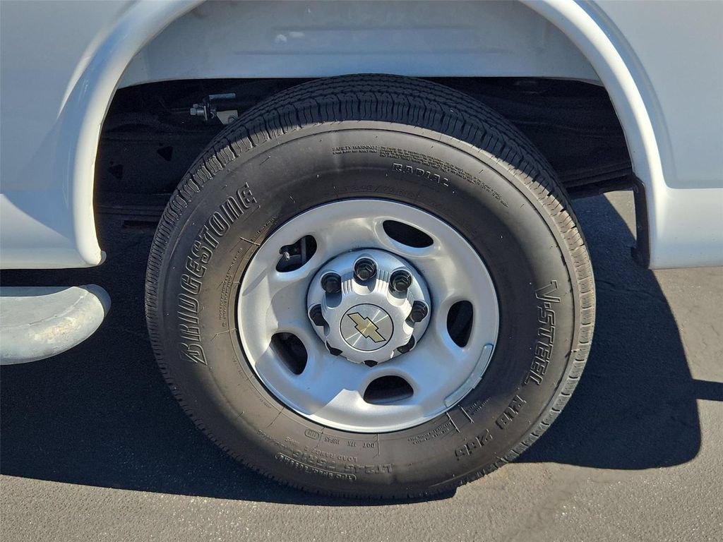 Used 2025 Chevrolet Express 2500 w/ Driver Convenience Package RWD image 21