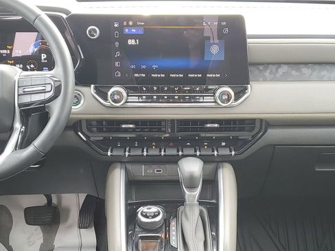 Certified 2024 Chevrolet Colorado ZR2 w/ Technology Package image 28