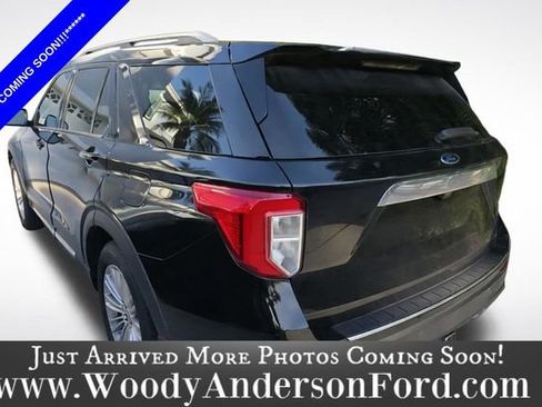 Used 2022 Ford Explorer Limited w/ Limited Technology Package image 2
