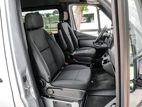 Used 2025 Mercedes-Benz Sprinter 2500 image 25
