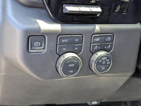 Used 2022 Chevrolet Silverado 1500 ZR2 w/ Technology Package AWD/4WD image 23