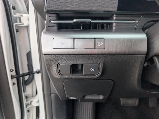 Used 2025 Hyundai Kona SEL FWD image 11