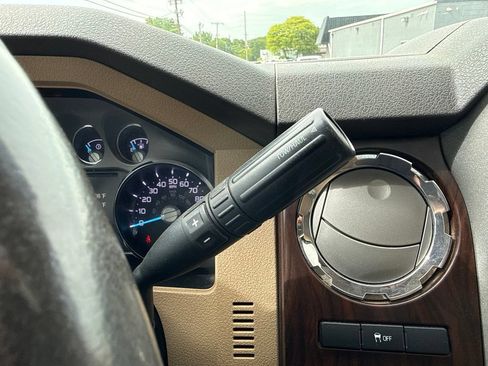 Used 2016 Ford F250 Lariat w/ Lariat Ultimate Package AWD/4WD image 31