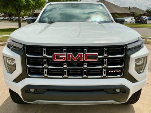 Used 2024 GMC Canyon AT4 w/ Technology Package AWD/4WD image 9
