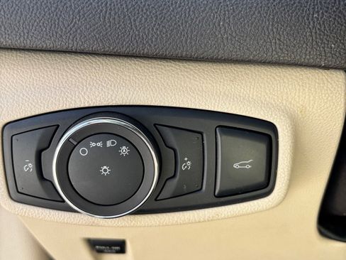 Used 2017 Lincoln MKC Reserve w/ Lincoln MKC Climate Package image 17