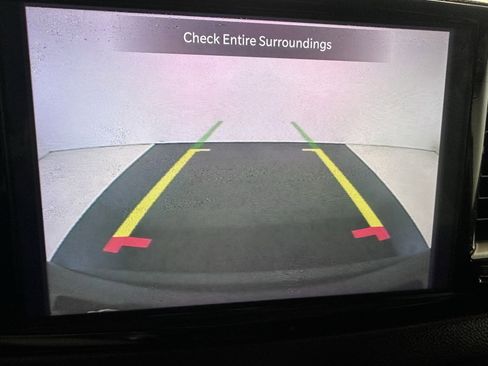 Used 2022 Chrysler Pacifica Touring-L image 61