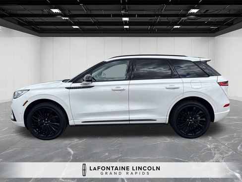 Used 2023 Lincoln Corsair Reserve w/ Equipment Group 202A AWD/4WD image 2