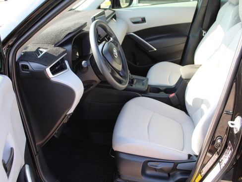 Used 2026 Toyota Corolla Cross L FWD image 10