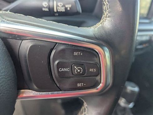 Used 2018 Jeep Wrangler Unlimited Sahara AWD/4WD image 11