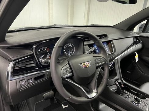 New 2025 Cadillac XT6 Luxury image 14