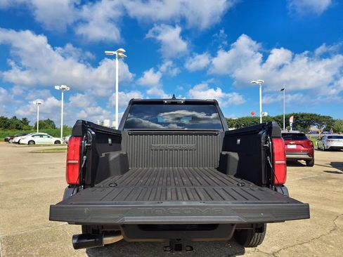 Used 2025 Toyota Tacoma SR5 AWD/4WD image 24