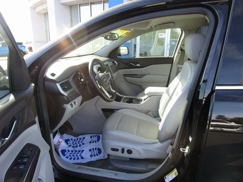 Used 2023 GMC Acadia SLT image 17