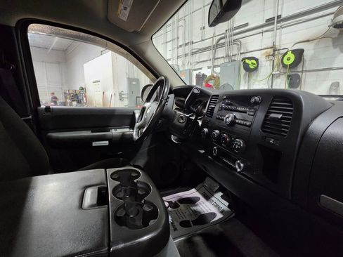 Used 2008 Chevrolet Silverado 1500 LT w/ Suspension Package, Off-Road AWD/4WD image 17