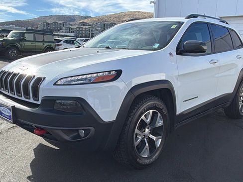 Used 2017 Jeep Cherokee Trailhawk image 7