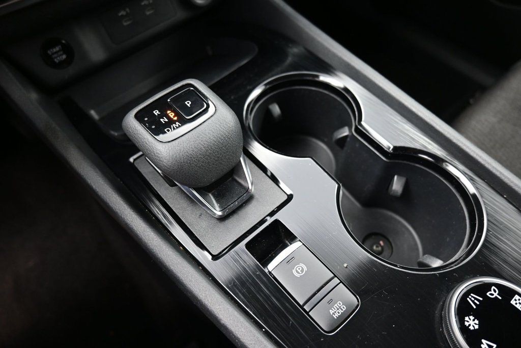 Used 2025 Nissan Rogue SV AWD/4WD image 15