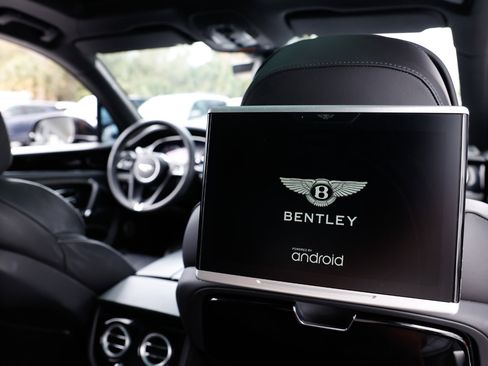 Used 2018 Bentley Bentayga W12 SIGNATURE image 26