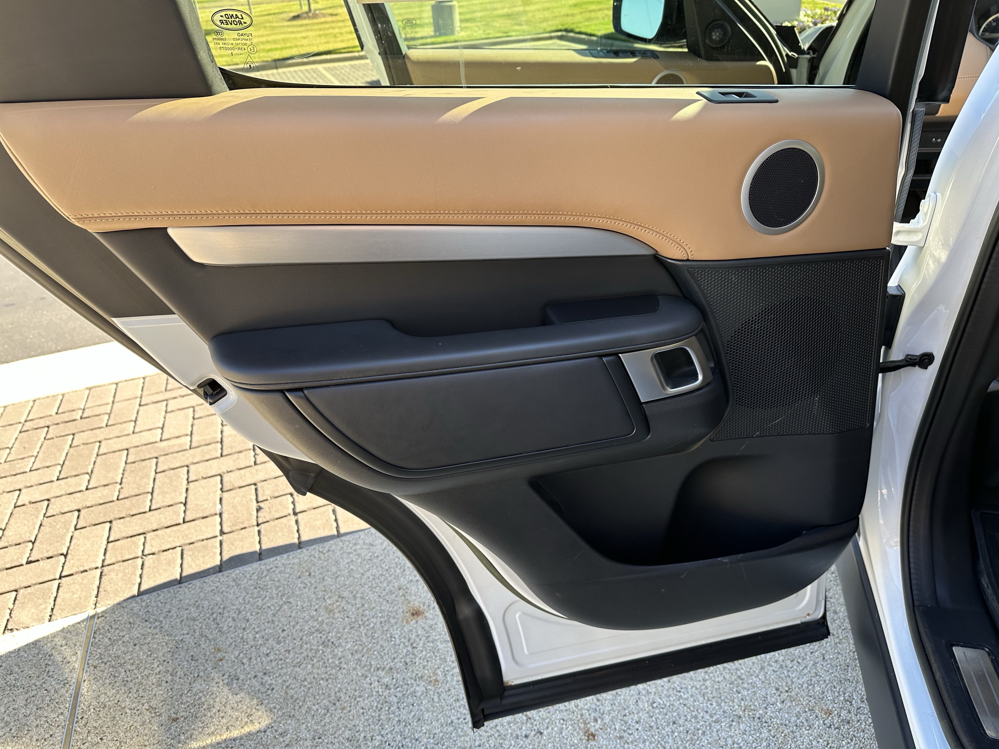 Certified 2023 Land Rover Discovery S R-Dynamic AWD/4WD image 25