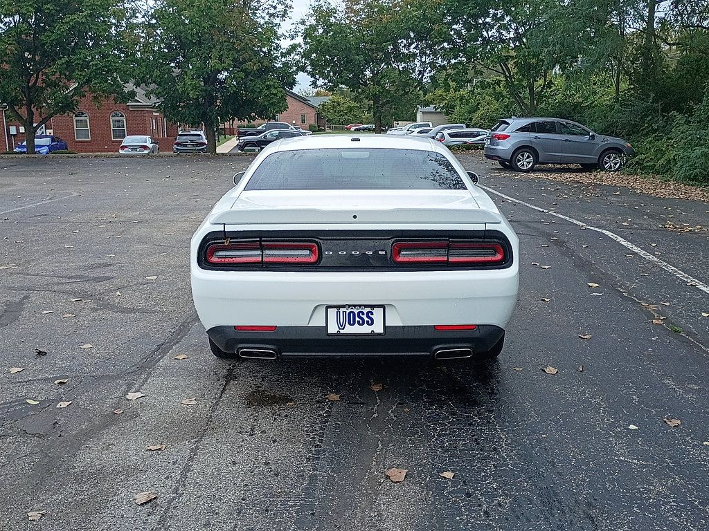 Used 2022 Dodge Challenger SXT RWD image 4